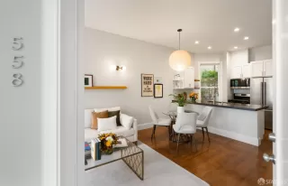 Photo #2: 425081459 Listing