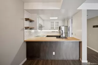 Photo #4: 425081550 Listing