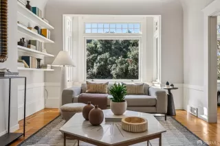 Photo #4: 425081821 Listing