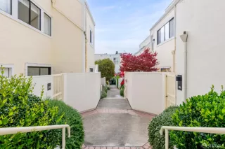 Photo #2: 425081833 Listing 