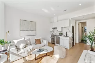 Photo #5: 425081874 Listing