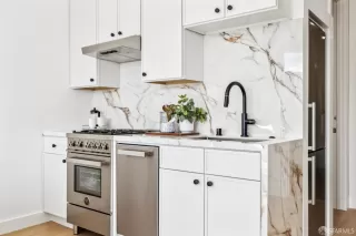 Photo #6: 425081874 Listing