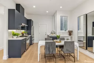 Photo #3: 425081893 Listing