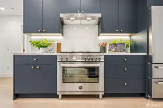 Photo #5: 425081893 Listing