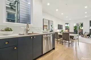 Photo #6: 425081893 Listing