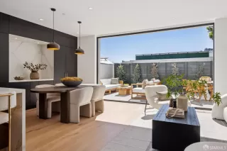 Photo #5: 425082049 Listing