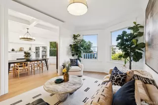 Photo #5: 425082414 Listing