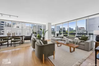 Photo #2: 425082566 Listing 