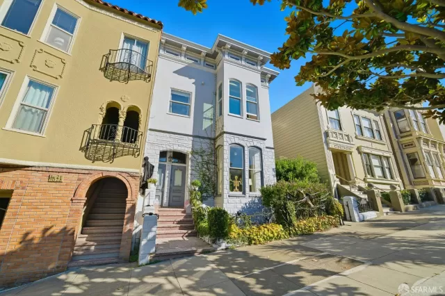 MLS: 425082611 Condo For Sale