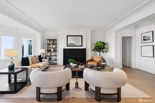 Photo #6: 425082680 Listing