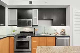 Photo #6: 425082926 Listing