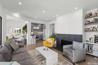 Photo #3: 425082954 Listing