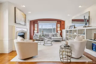 Photo #4: 425083343 Listing