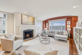 Photo #5: 425083343 Listing