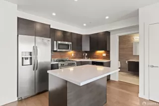 Photo #3: 425083959 Listing 