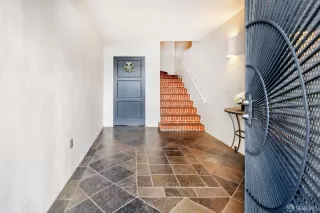 Photo #4: 425084135 Listing