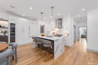 Photo #4: 425084621 Listing