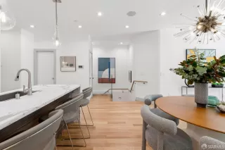 Photo #6: 425084621 Listing