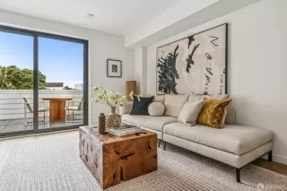 Photo #4: 425084666 Listing