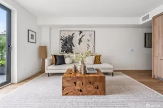 Photo #5: 425084666 Listing