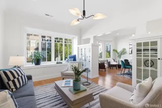 Photo #1: 425084755 Listing