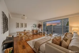 Photo #3: 425084987 Listing