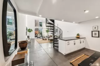 Photo #3: 425085093 Listing