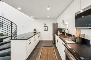 Photo #5: 425085093 Listing