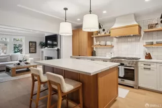 Photo #1: 425085098 Listing