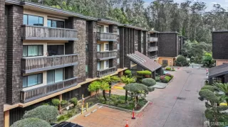 Photo #2: 425085101 Listing