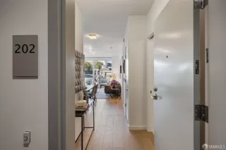 Photo #2: 425085283 Listing 