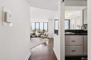 Photo #3: 425085315 Listing