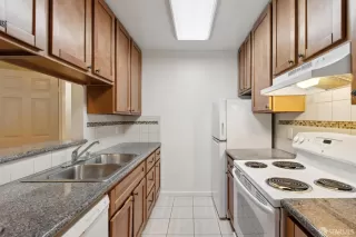 Photo #6: 425085560 Listing