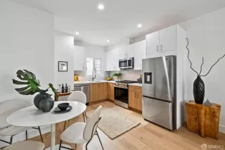 Photo #4: 425085737 Listing 