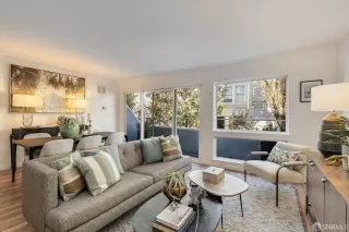 Photo #2: 425085982 Listing 