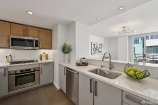 Photo #5: 425086079 Listing 