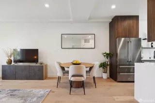 Photo #5: 425086329 Listing