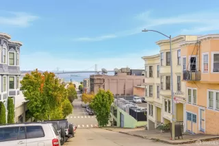 Photo #4: 425086517 Listing