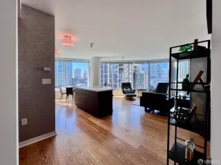 Photo #5: 425087414 Listing