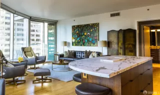 Photo #6: 425087414 Listing