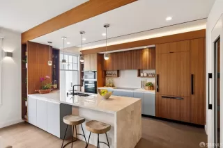 Photo #4: 425087818 Listing