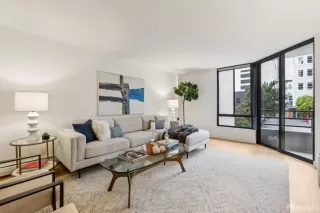 Photo #5: 425087970 Listing