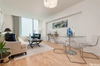 Photo #2: 425089022 Listing 