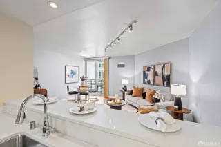 Photo #5: 425089869 Listing 