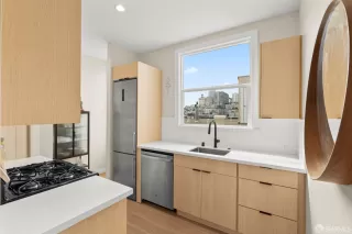 Photo #2: 425089981 Listing