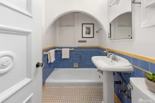 Photo #5: 425089982 Listing 