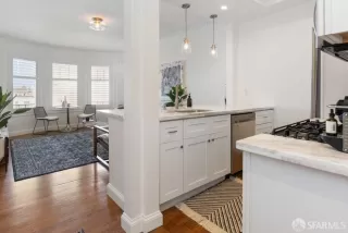 Photo #5: 425089998 Listing