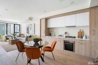 Photo #3: 425090157 Listing 