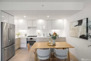 Photo #6: 425090597 Listing