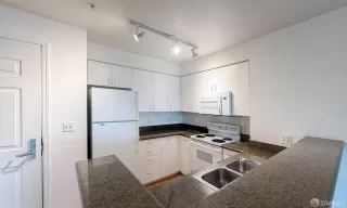 Photo #6: 425090779 Listing 